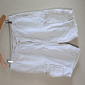 Tommy Bahama 100% Linen Cargo Short.
